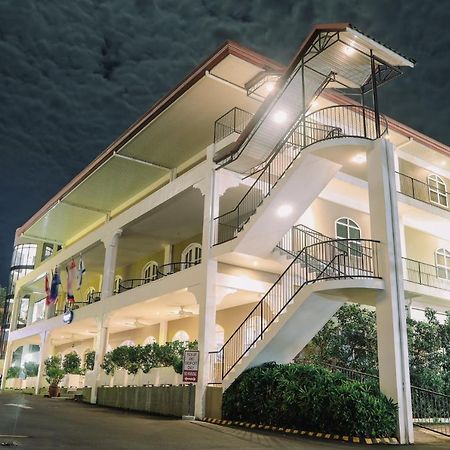 Kingsley'S Hotel And Gastro Pub Mabalacat 外观 照片