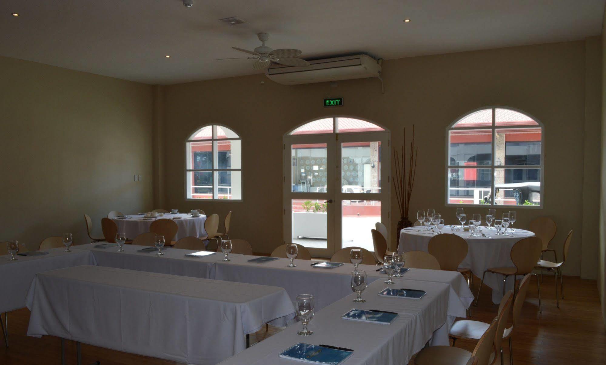 Kingsley'S Hotel And Gastro Pub Mabalacat 外观 照片