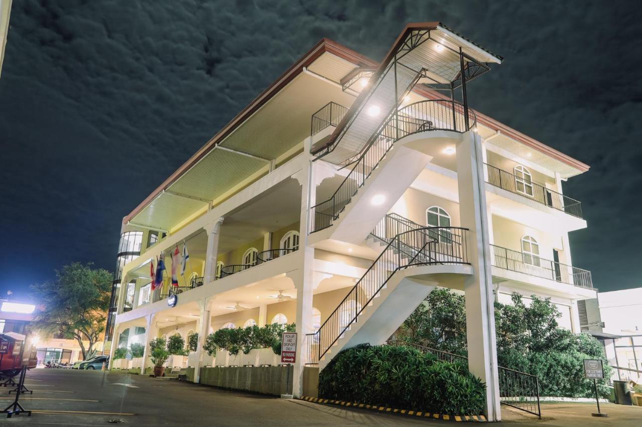 Kingsley'S Hotel And Gastro Pub Mabalacat 外观 照片