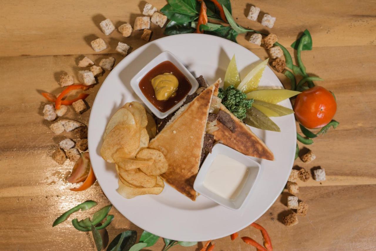 Kingsley'S Hotel And Gastro Pub Mabalacat 外观 照片